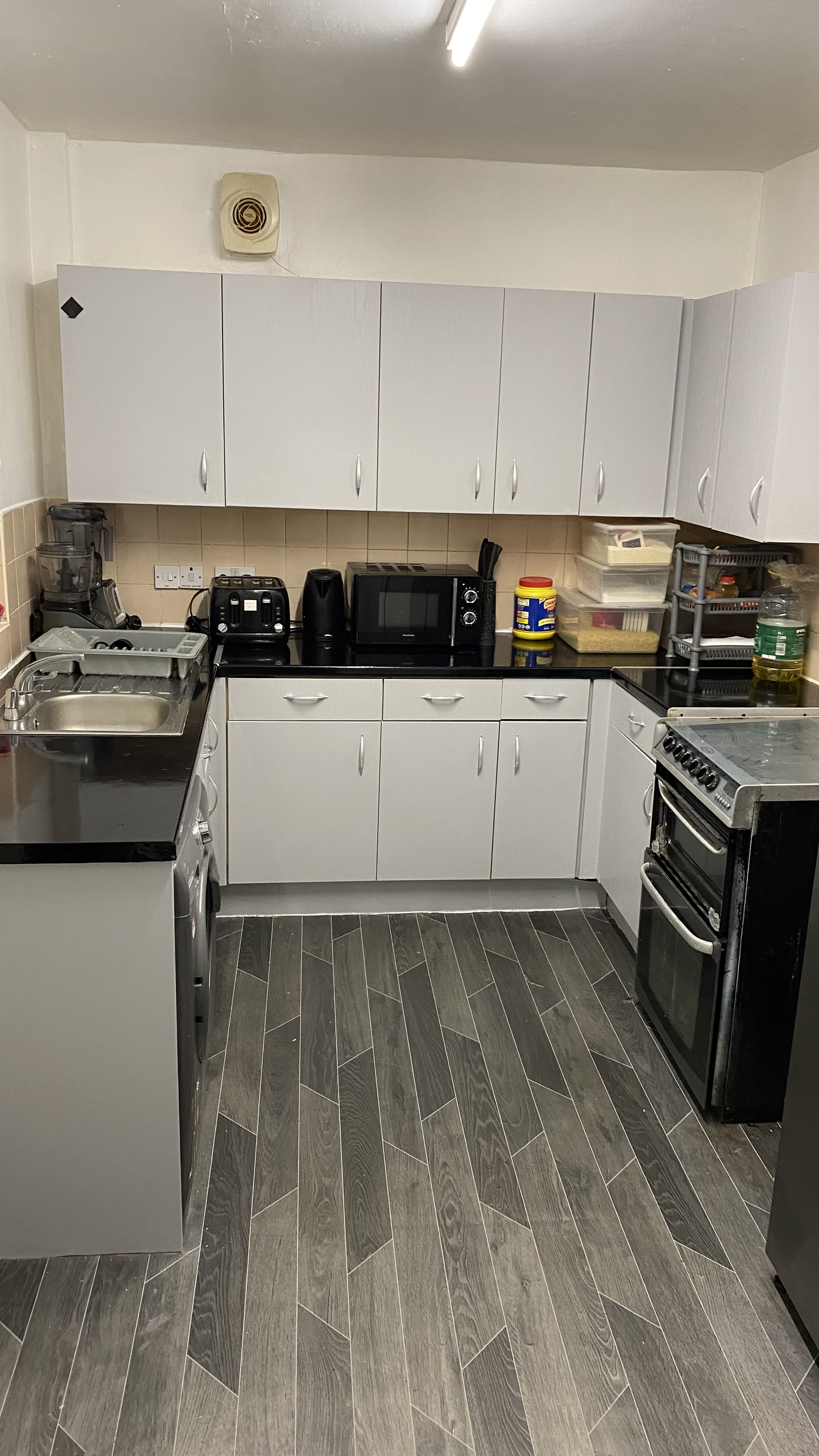 Original kitchen before Vinyl Finish wrapping